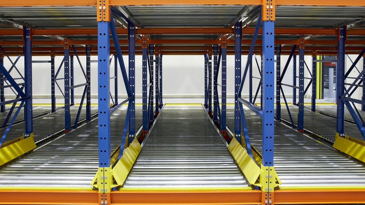 Quy trình lưu trữ FIFO với Kệ Pallet Flow