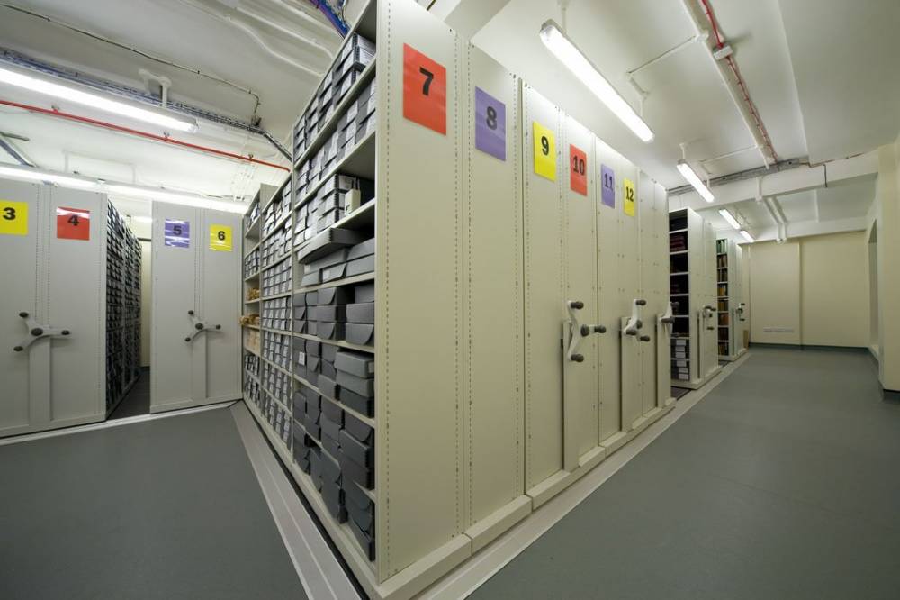 Kệ Di Động: Cách Mạng Hóa Lưu Trữ Trong Thời Đại Công Nghệ 3 mobile_shelving_systems_from_shelf_space__large