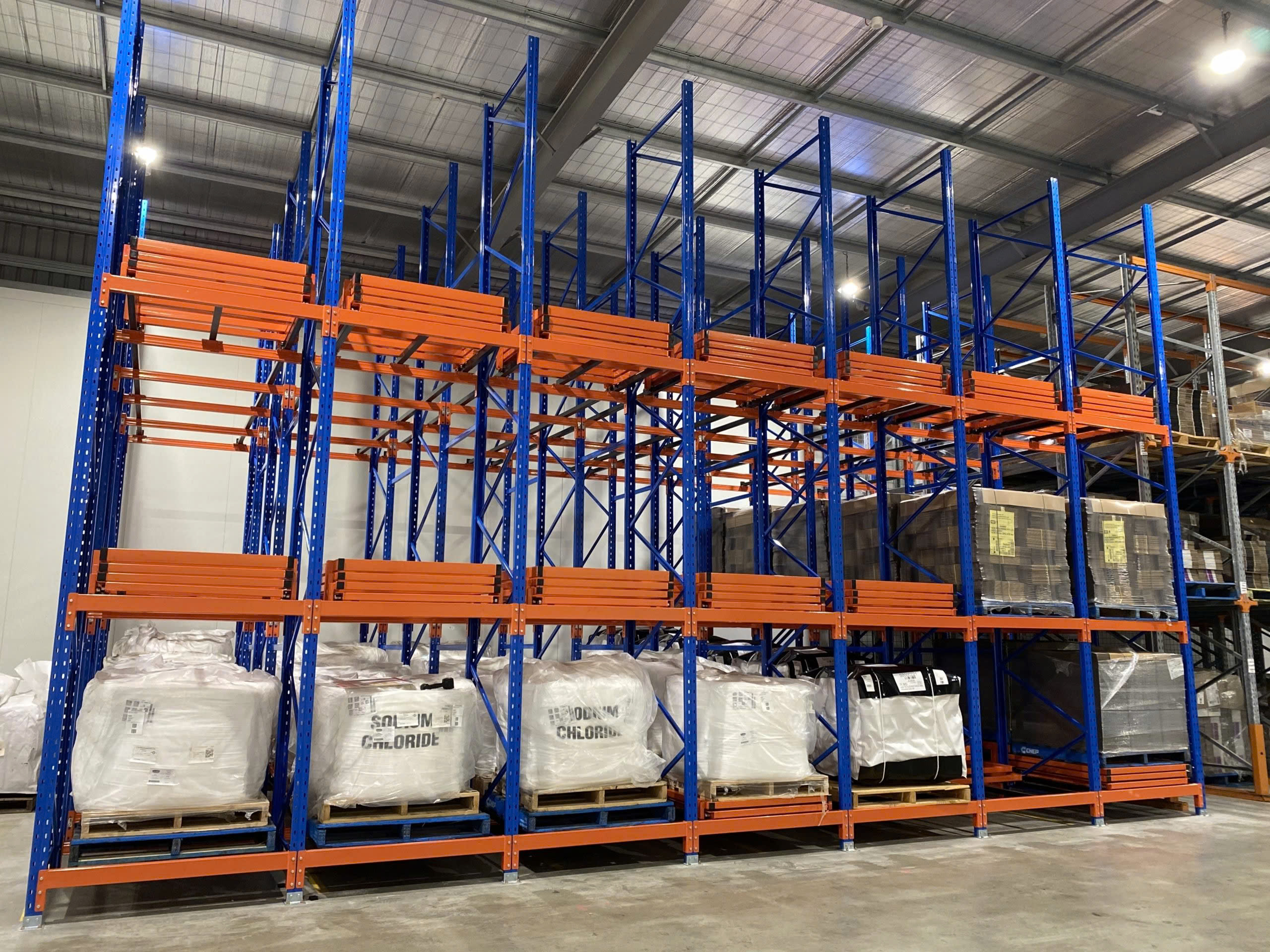 Hệ Thống Kệ Pallet Tổng Quát 4 Kệ Push Back Trong Kho Hàng