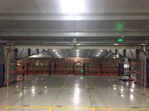 Kệ sàn tầng lửng trong kho hàng hiện đại