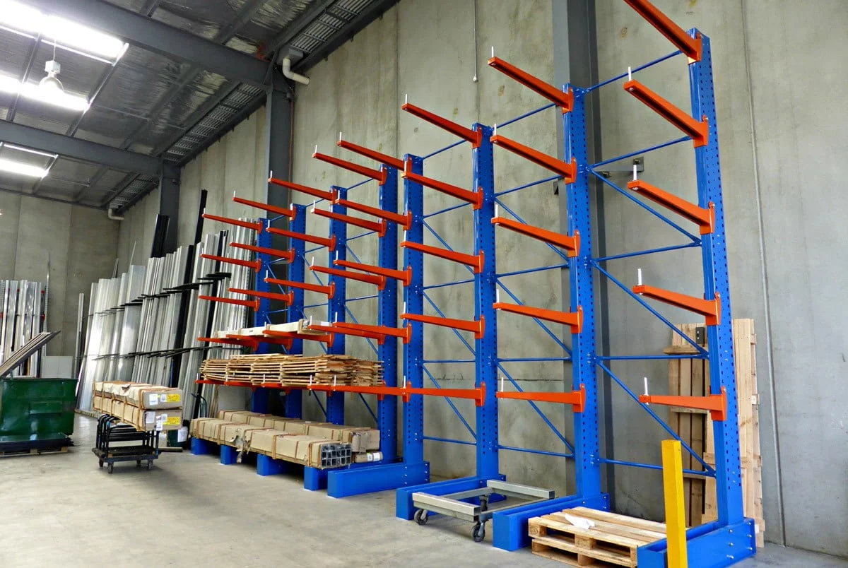 Giá Kệ Công Nghiệp Và Cách Chọn Phù Hợp Cho Doanh Nghiệp 5 kệ cantilever lưu trữ đa năng