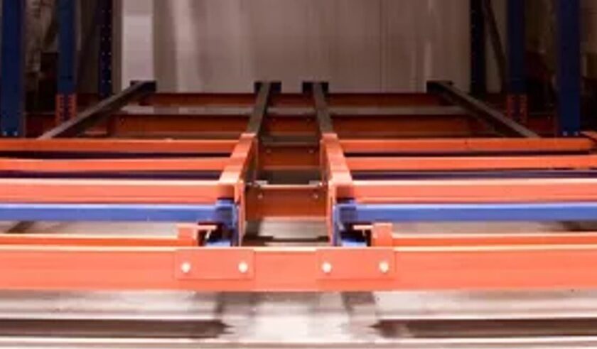 Kệ đẩy lùi (push back) là một loại giá kệ chứa pallet hiện đạ