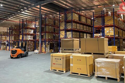 Kệ Selective Pallet: Hướng Dẫn Chọn Đúng Tải Trọng Và Kích Thước Cho Kho Hàng Việt Nam 1 kệ selective pallet trong kho lưu trữ