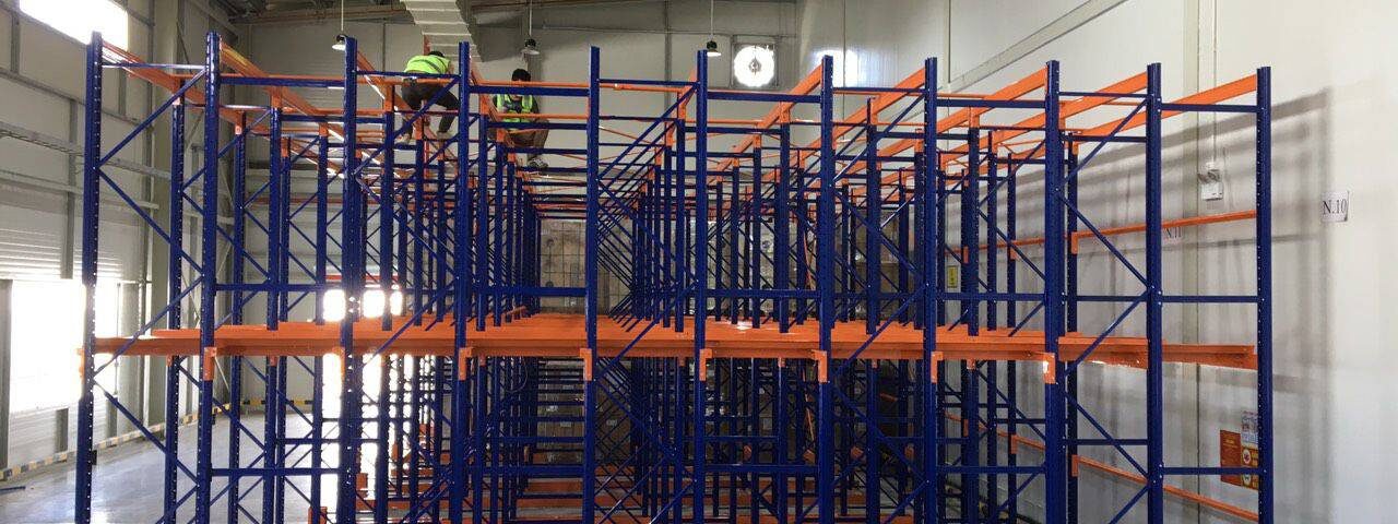 Quy trình lắp đặt kệ Drive In chuyên nghiệp bởi đội ngũ kỹ thuật